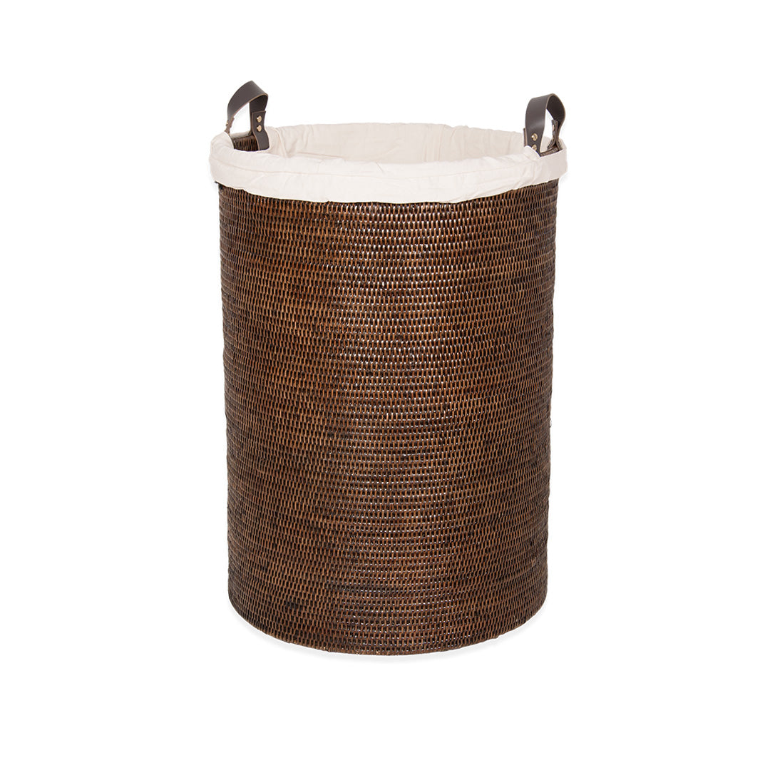 Rollbarer Wäschekorb aus dunklem handgeflochtenem Rattan mit Ledergriffen und waschbarem Wäschesack, Decor Walther Basket Kollektion, dasfeinebad
