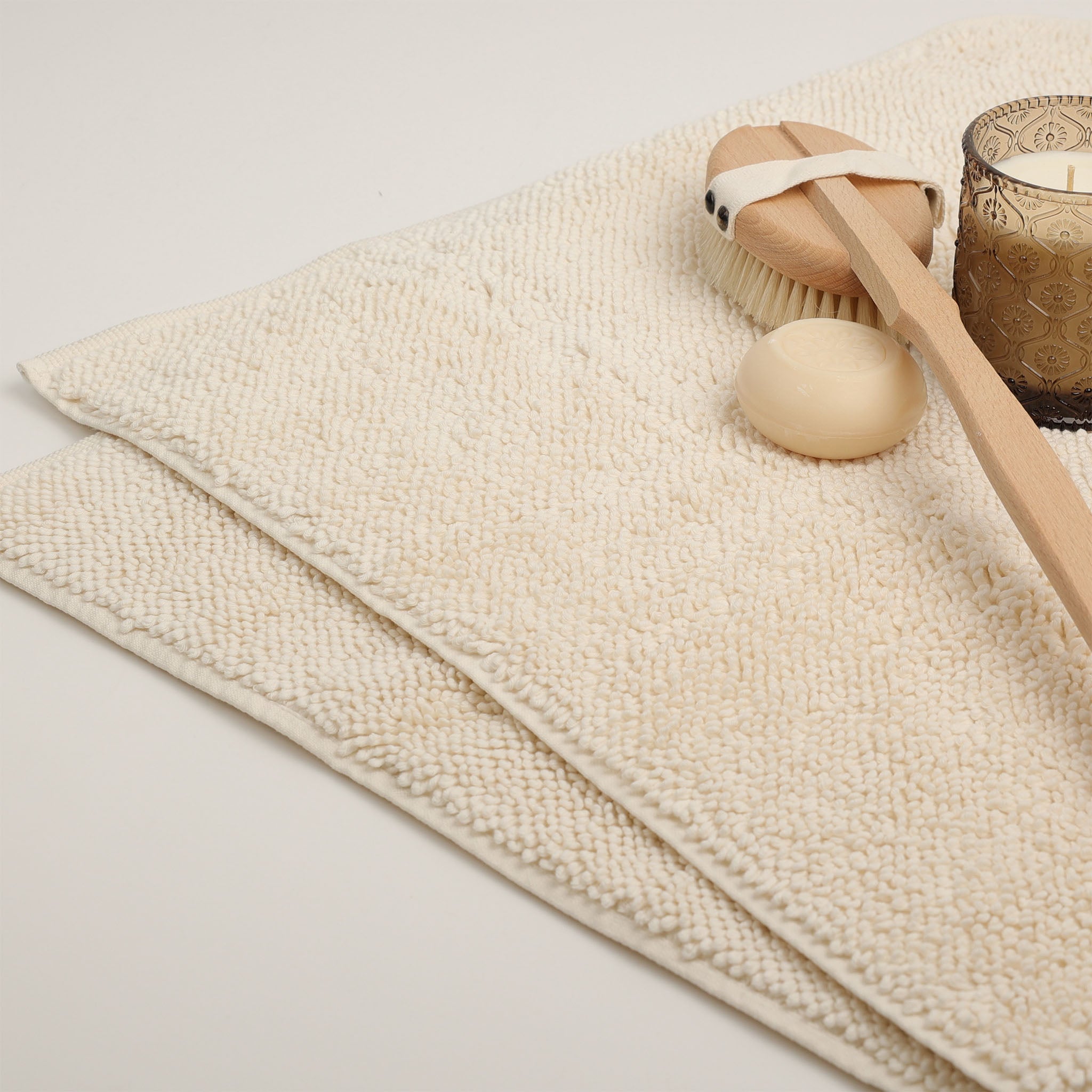 Badvorleger in Creme mit Duschbürste–Decor Walther Serie Twist–weiches Laufgefühl–Luxus im Bad–hochwertige Baumwollqualität