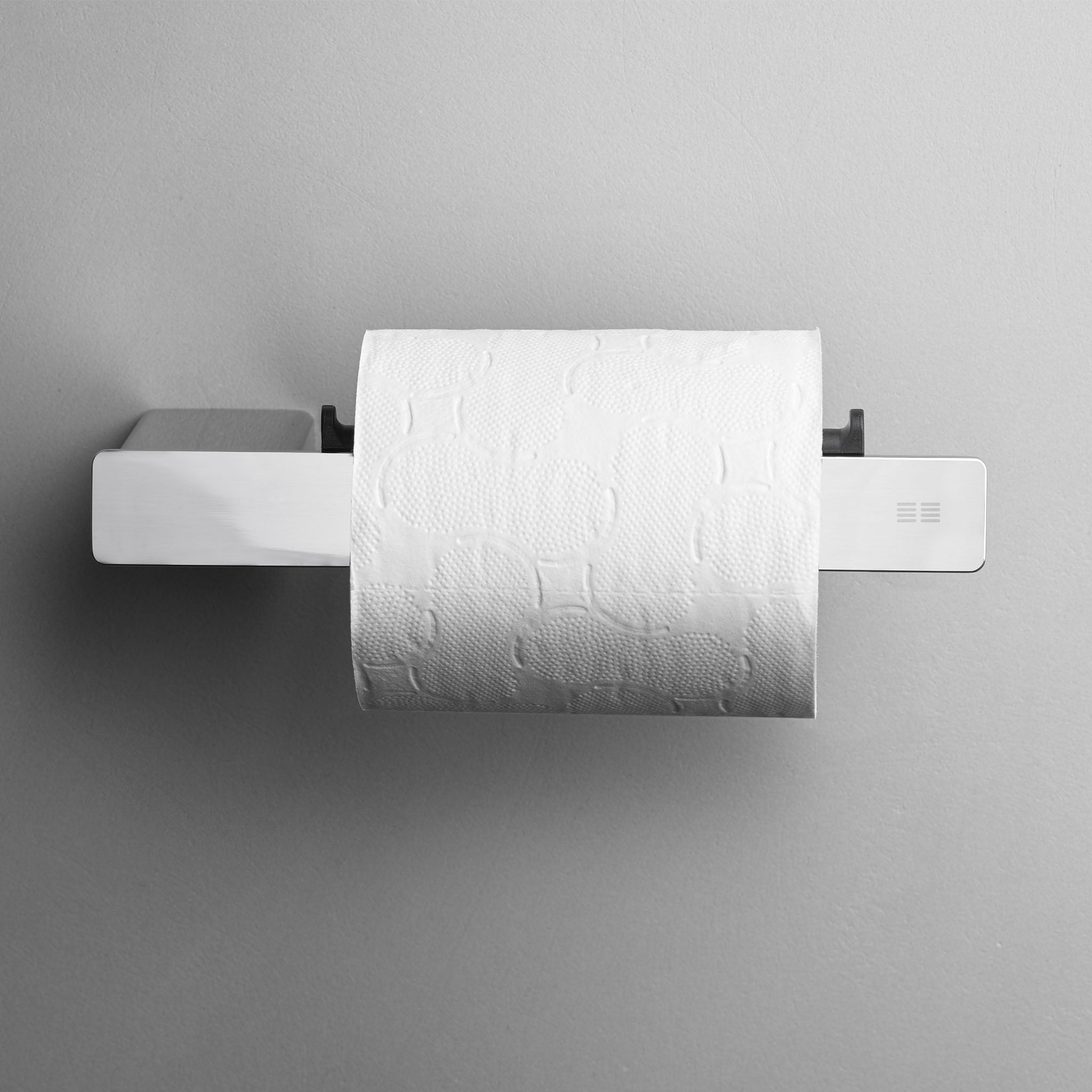 Glänzender WC-Rollenhalter aus poliertem Edelstahl – beidseitig montierbar und perfekt für moderne Badezimmer.