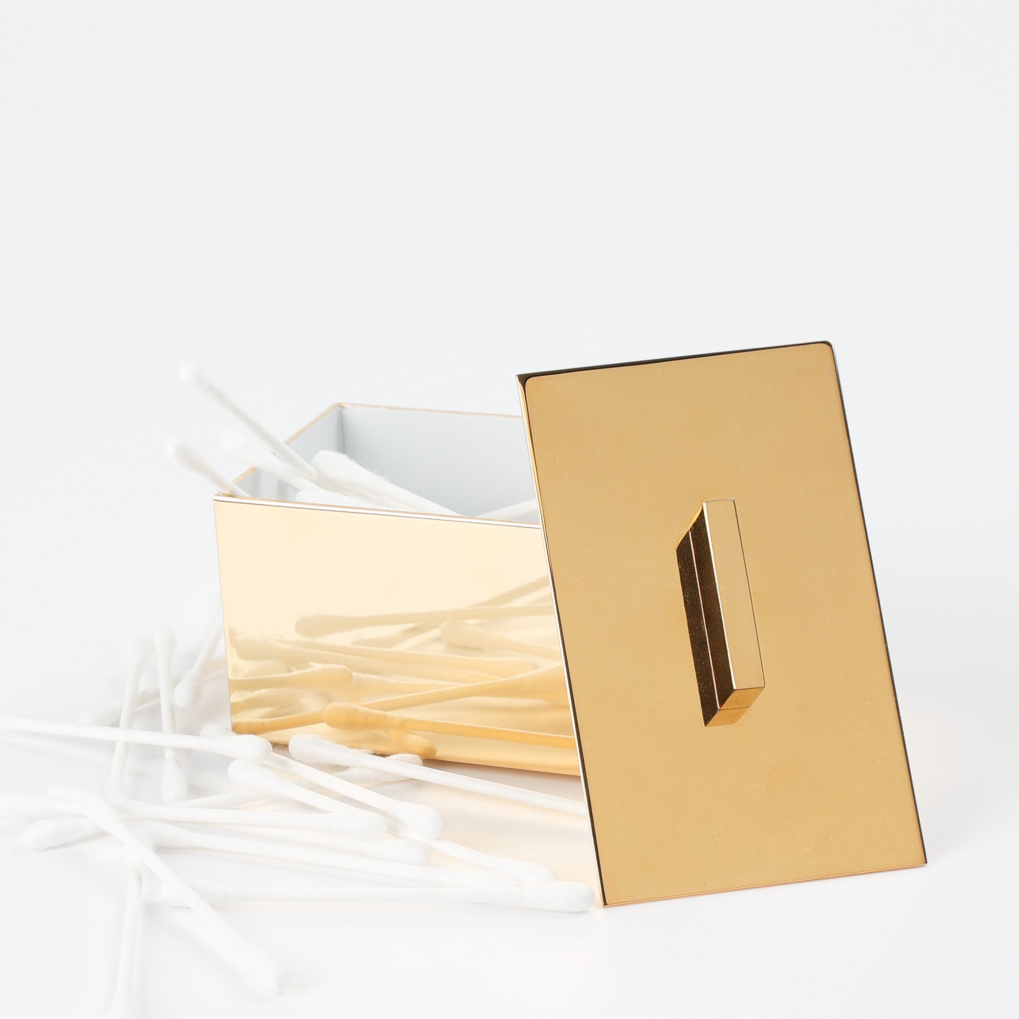 Windisch, kleine Utensilienbox mit Deckel, Gold, Box Linear Serie, formschön und elegant, dekoriert mit Wattestäbchen