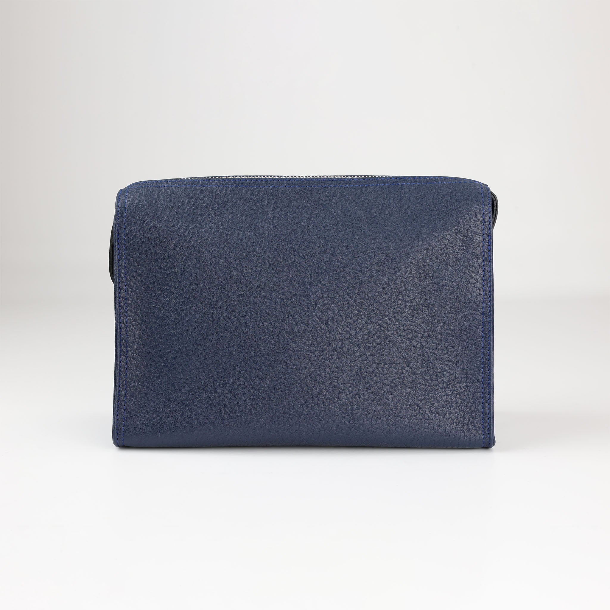 Dunkelblaue Kulturtasche aus naturbelassenem Kalbsleder von F. Hammann