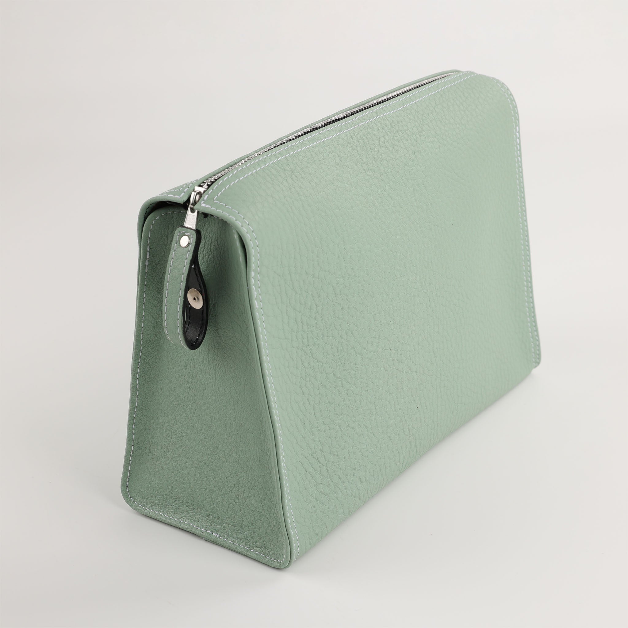 Frische Leder Waschtasche in Mint, handgefertigt in einer deutschen Manufaktur