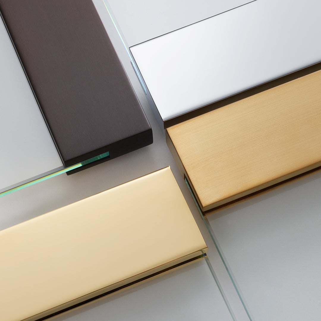 Glas Tablett Detail Decor-Walther TAB34 mit geschliffenem Klarglas und massiver Messinghalterung, modernes Design Badaccessoire hochwertig