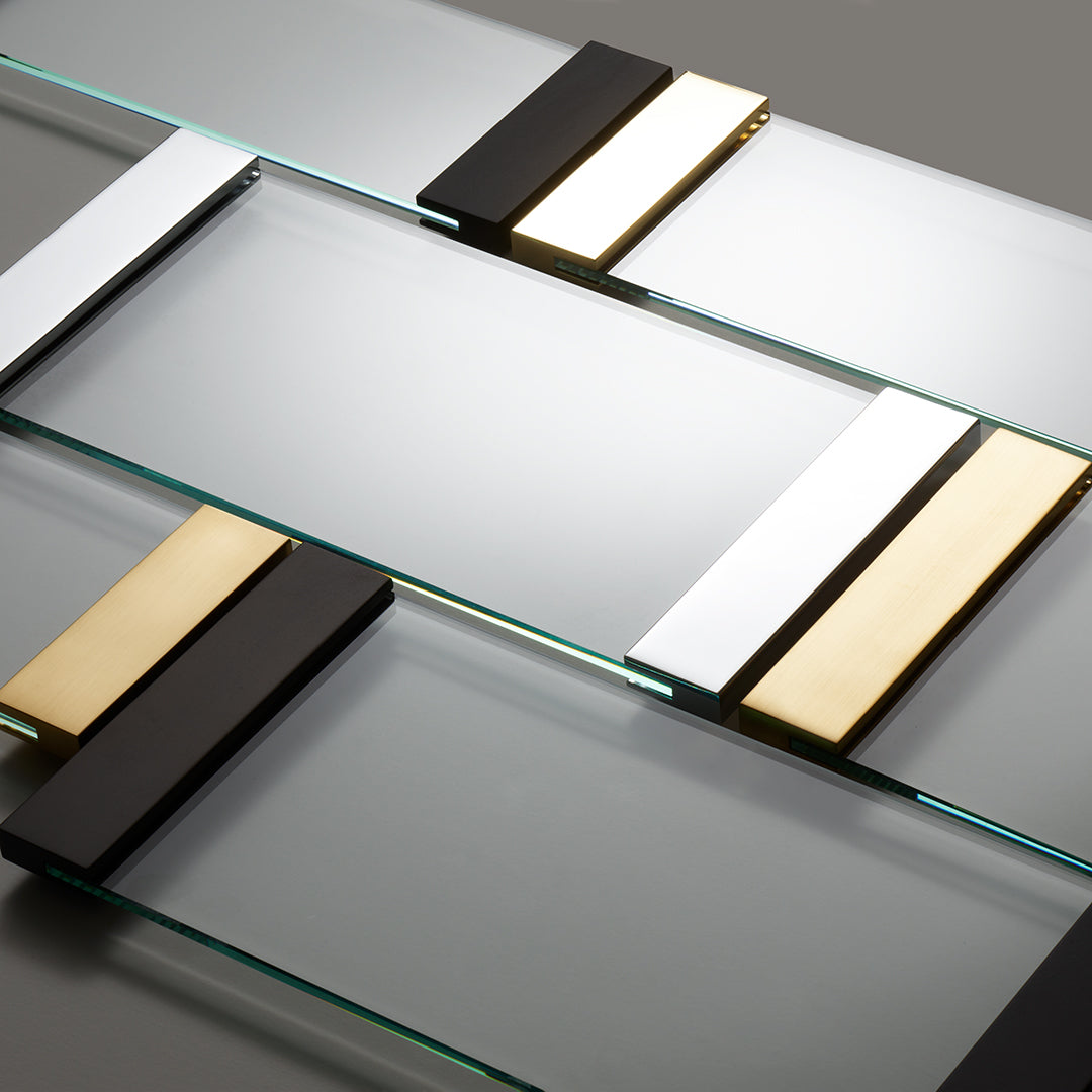 Detailaufnahme Glas Tablett Decor-Walther TAB34 mit verschiedenen Oberflaechen in Chrom, Gold und Dark Metal, hochwertige Badablage aus Glas und Messing