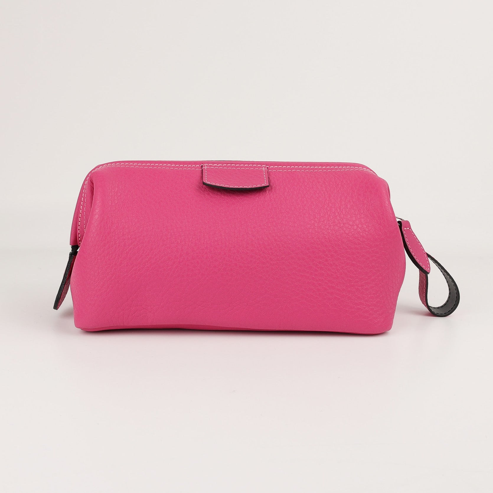 Luxuriöse pinke Leder-Kulturtasche von F. Hammann – mit großzügiger Innenaufteilung, zwei Fächern und praktischem Metallreißverschluss.