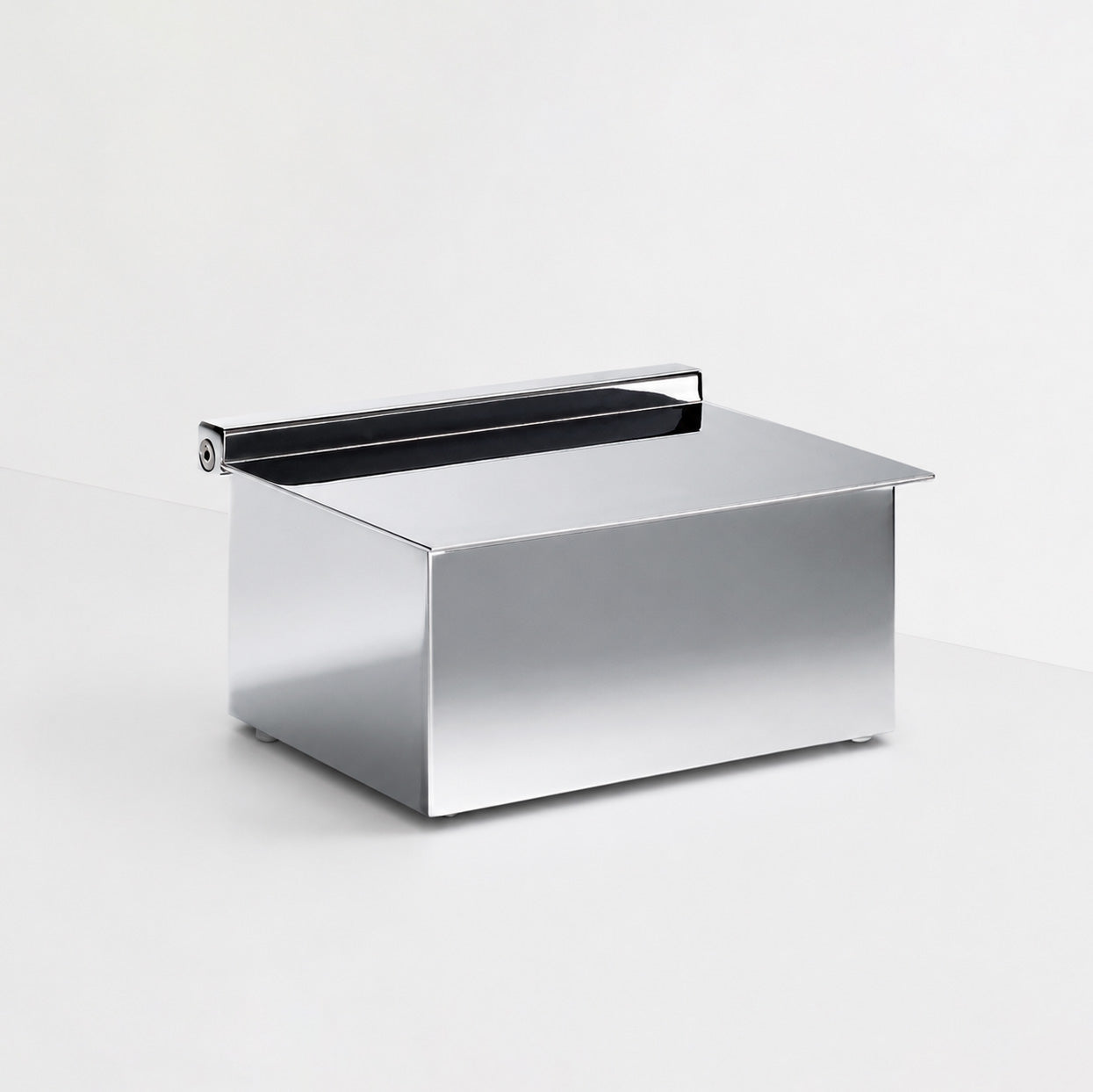 Elegante rechteckige Feuchttuchbox aus glänzendem Chrom mit klappbarem Deckel, hochwertiges Badezimmer-Accessoire von Decor Walther, Feuchttücher luftdicht aufbewahren, luxuriöses Design, exklusive Badaccessoires, moderne Baddekoration