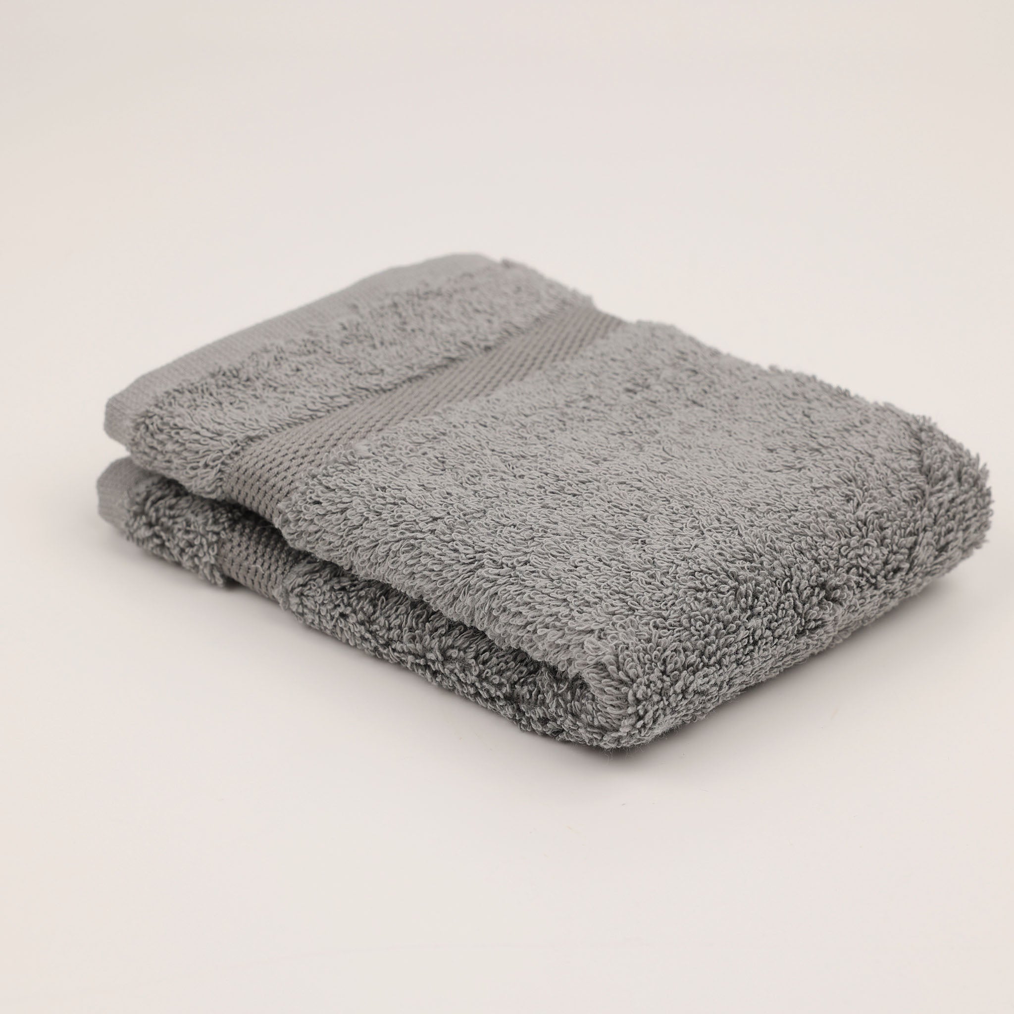 Graues Gästehandtuch in Kiesel-Ton von Rhomtuft – Frottierhandtuch 30x30 cm mit edler mercerisierter Borte