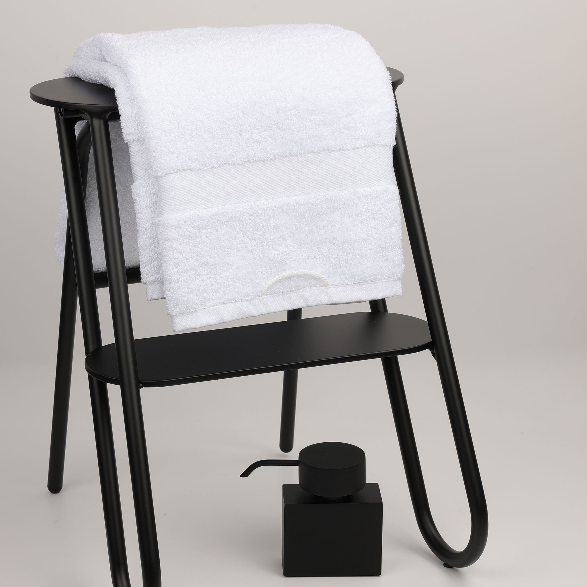 Großes Handtuch Rhomtuft „Princess“ in 70x130 cm – aus 100 % Baumwolle, besonders voluminös und weich, perfekt für Spa-Momente oder Wellnessbereiche
