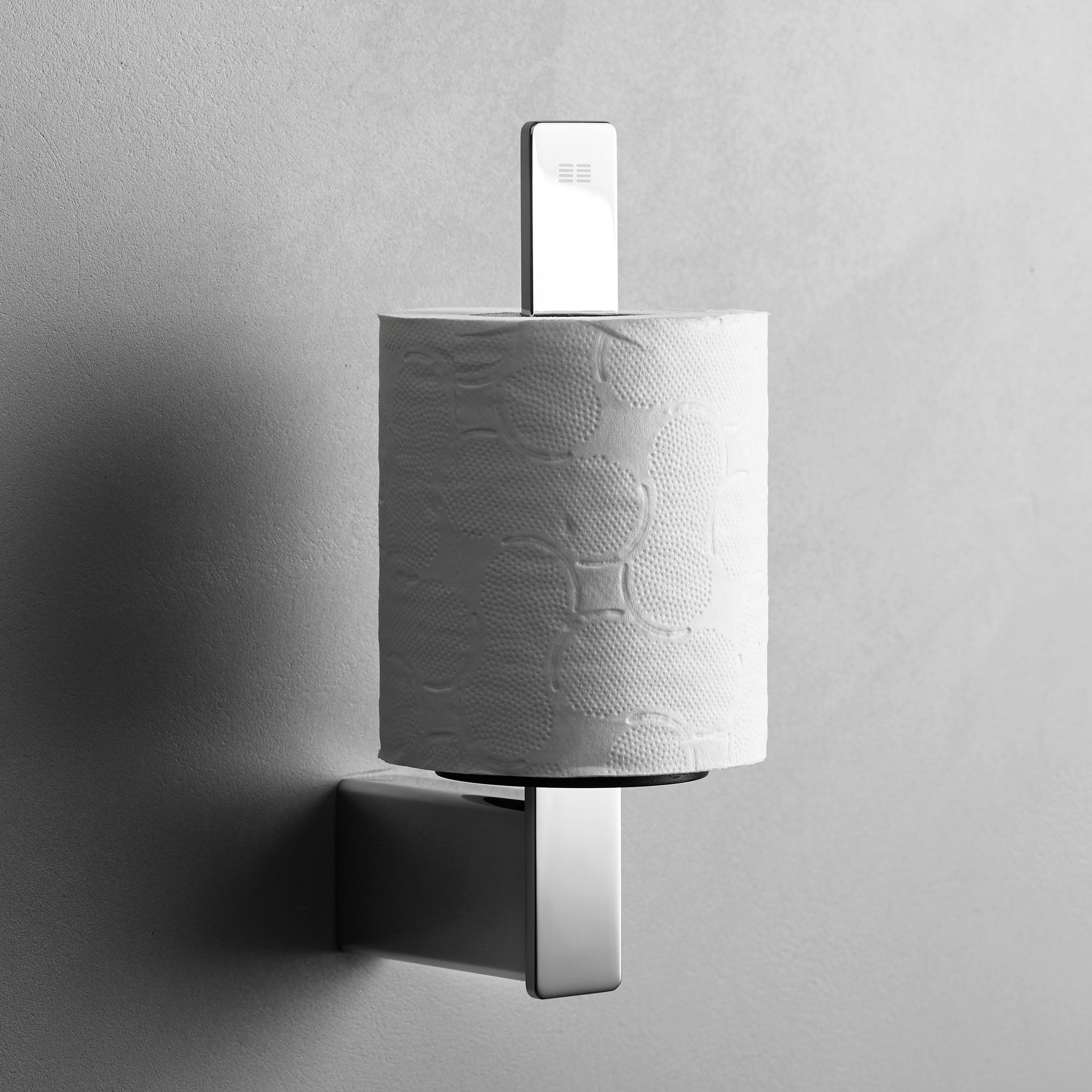 Glänzender Ersatzrollenhalter aus poliertem Edelstahl – stilvolles Badaccessoire zur Aufbewahrung von Toilettenpapier.