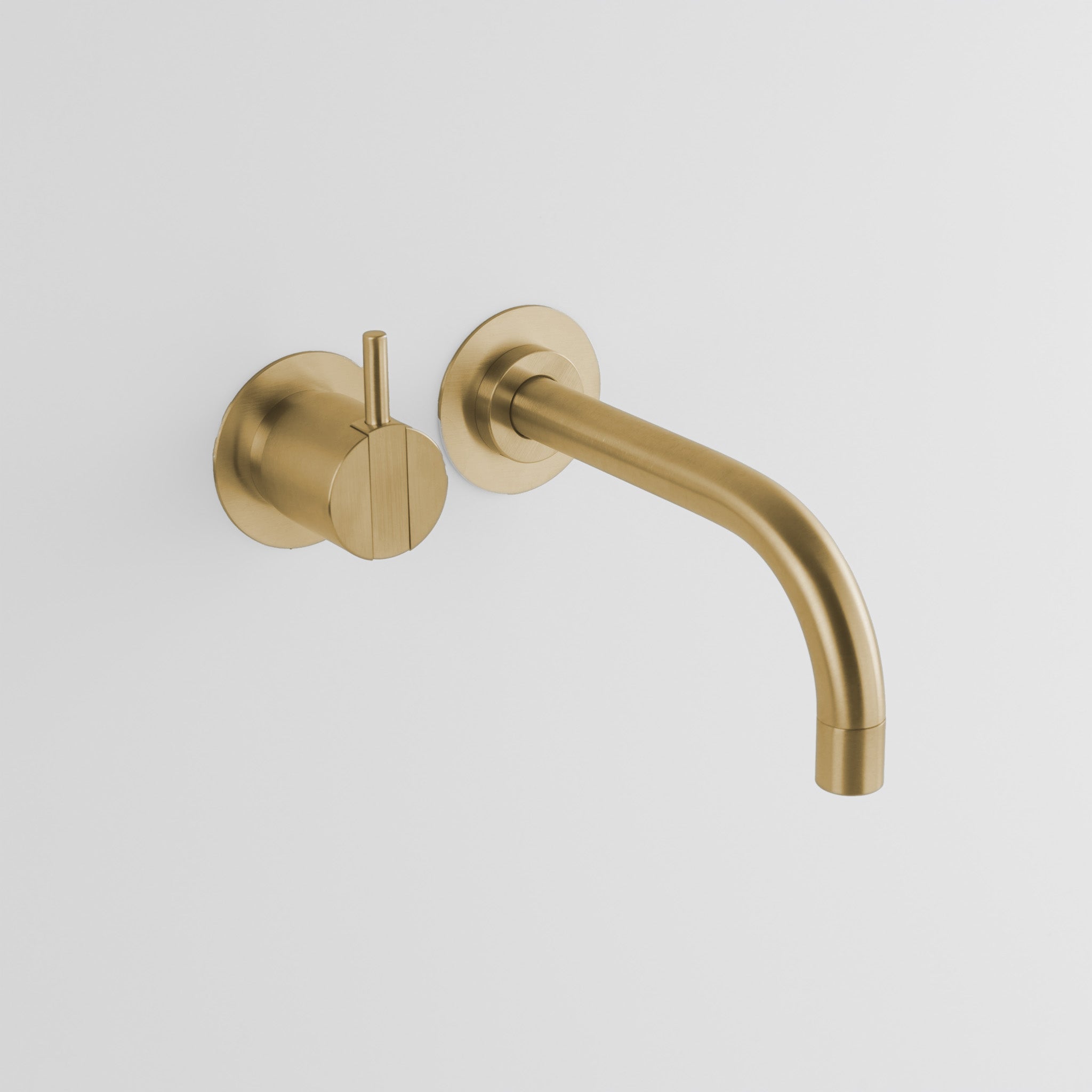 Vola Waschtischarmatur 121 gold gebuerstet mit Griff links und langem Auslauf, luxuriöse Designarmatur.