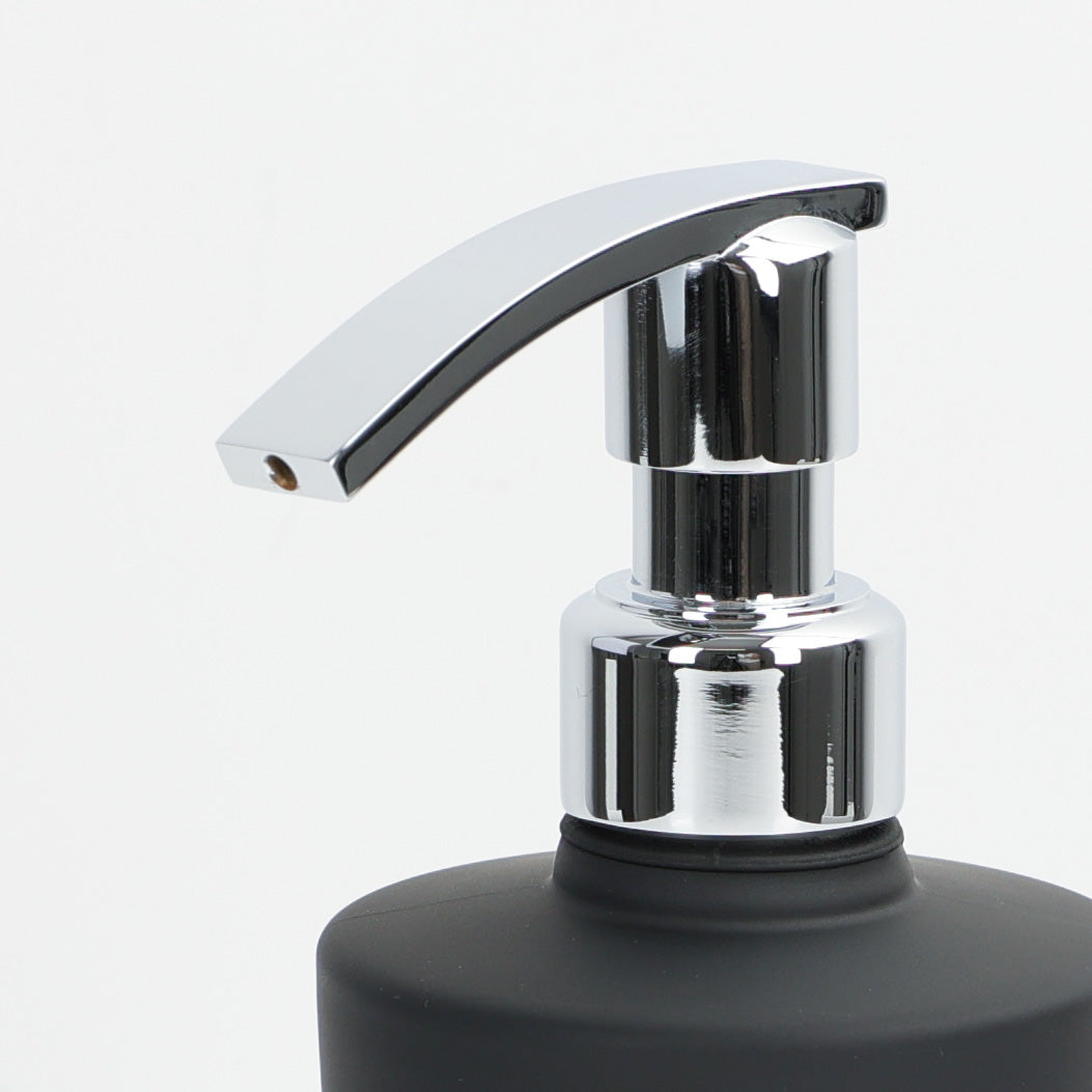 Kristallglas Seifenspender in Schwarz Matt mit Chromkopf, Detailansicht, feines Design aus Spanien
