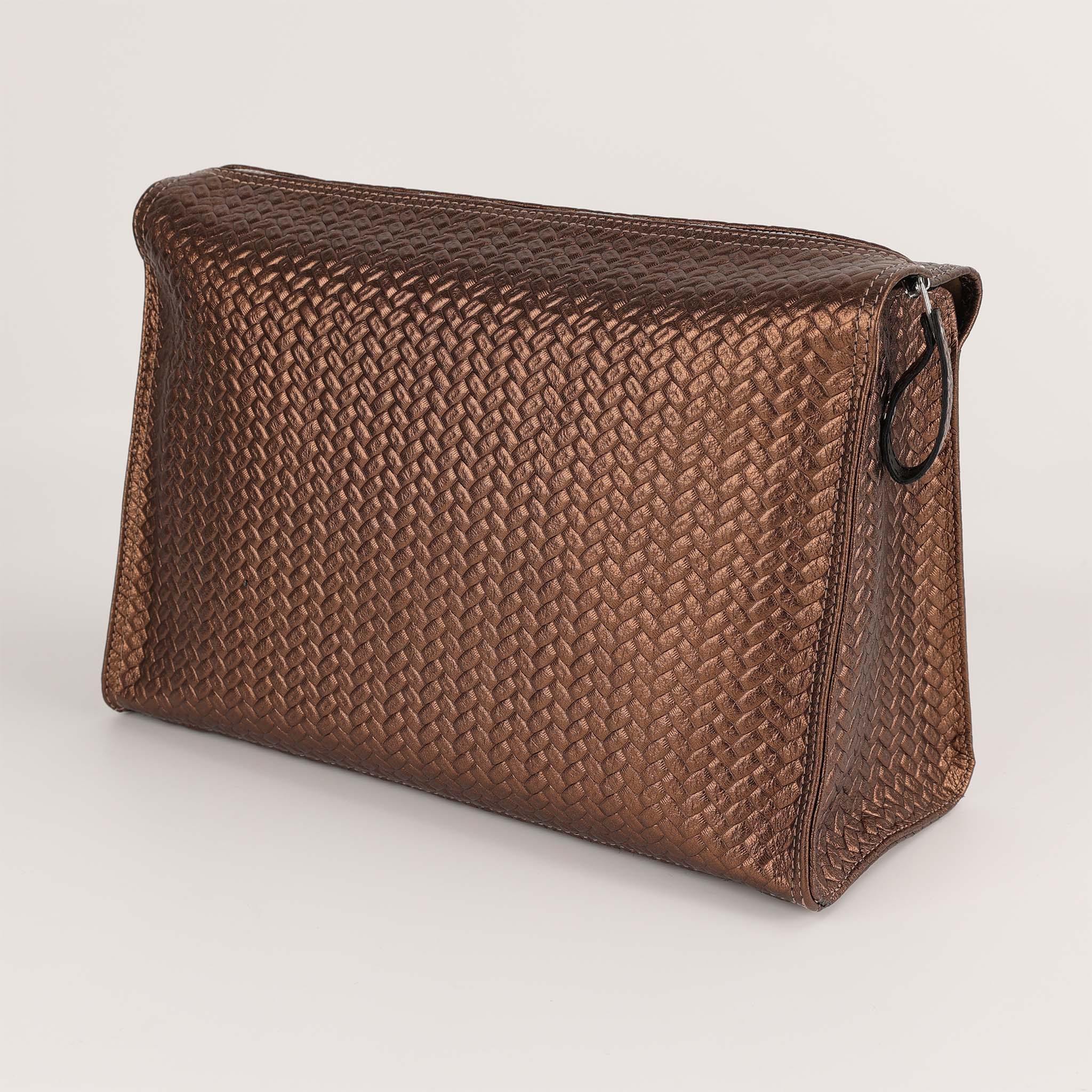 Große Kulturtasche aus Leder mit glänzendem Bronze Flechtmuster von F. Hammann
