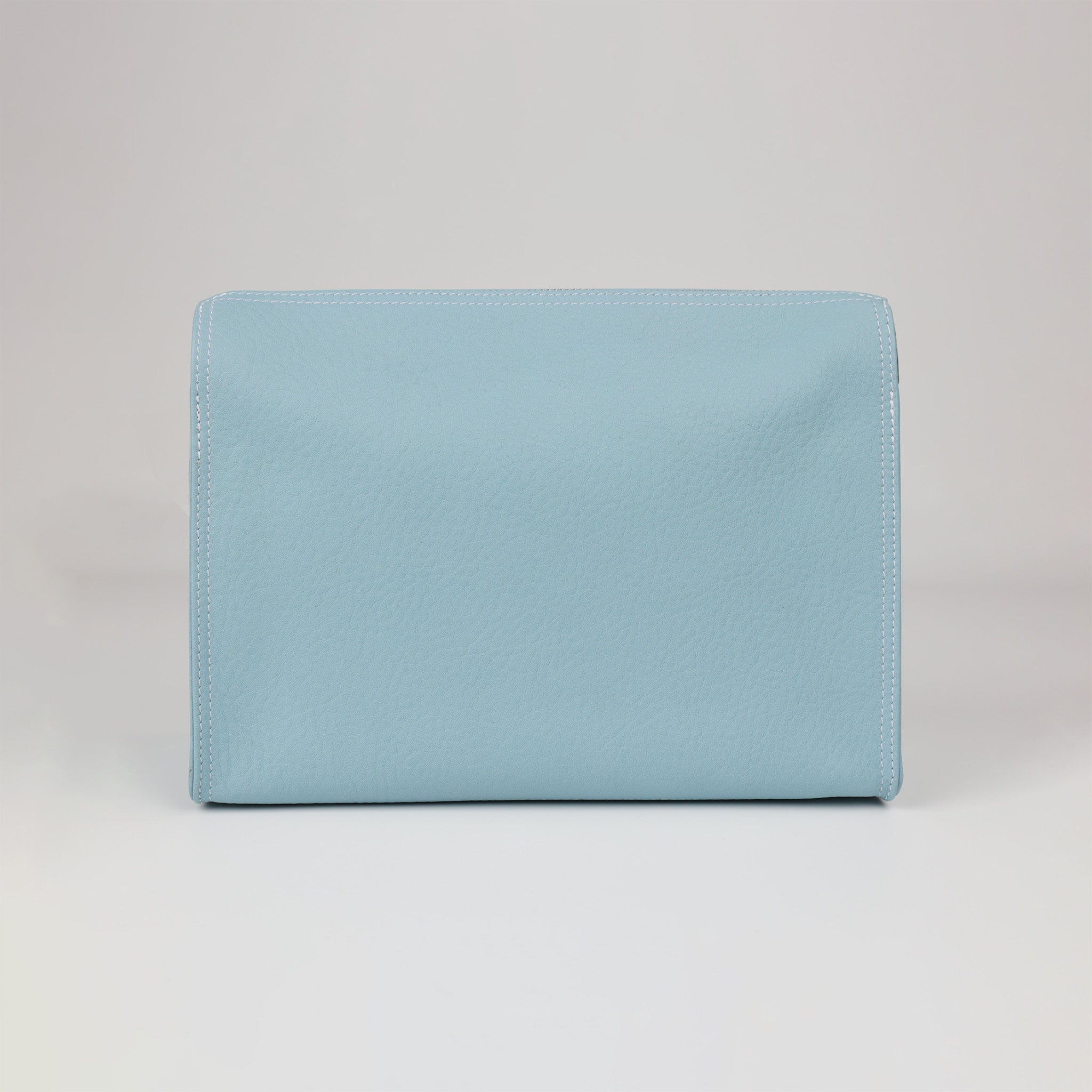 Große Kulturtasche aus naturbelassenem Kalbsleder in Babyblau von F. Hammann
