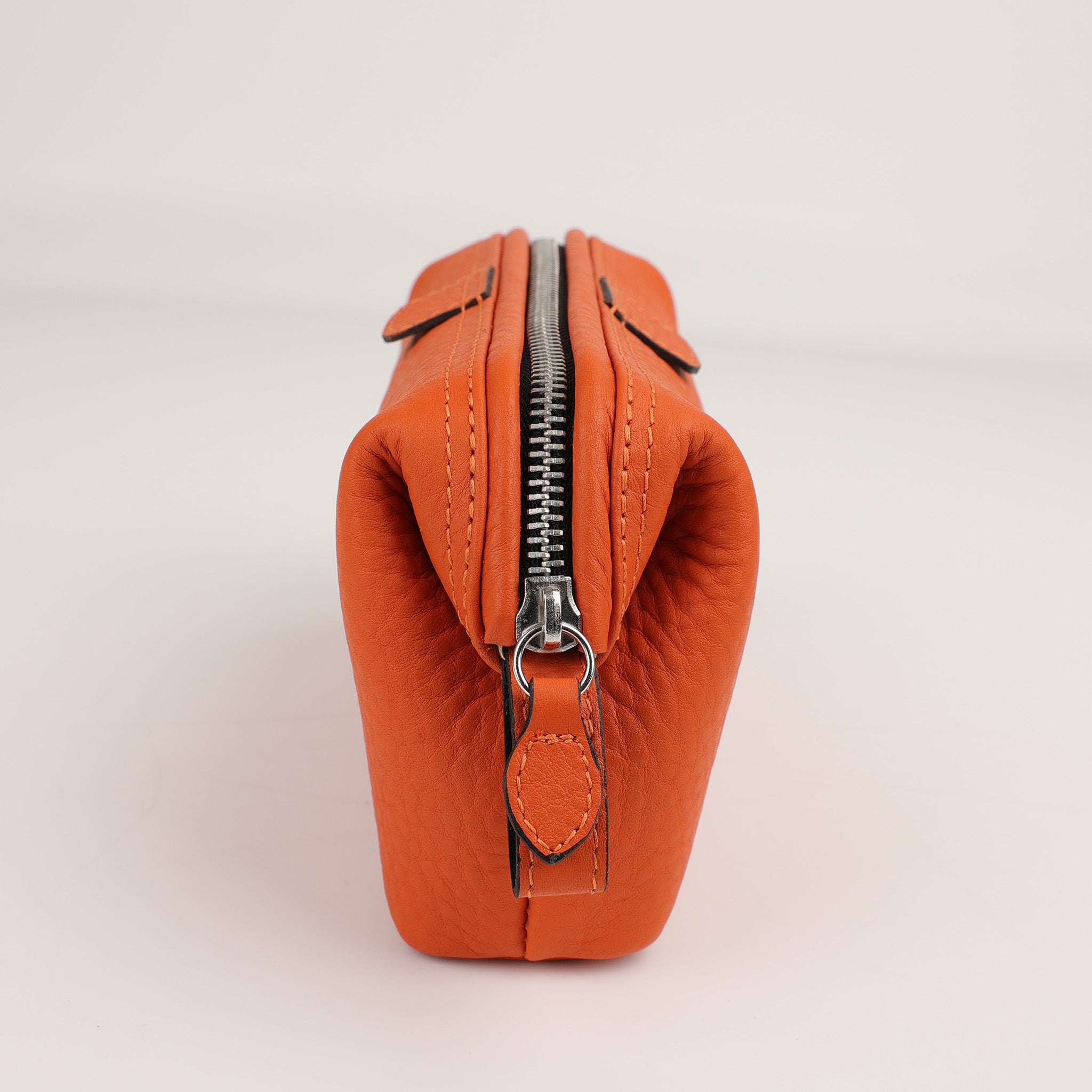 Leuchtende Leder Make-up Tasche in Orange aus der Mousetrap Kollektion
