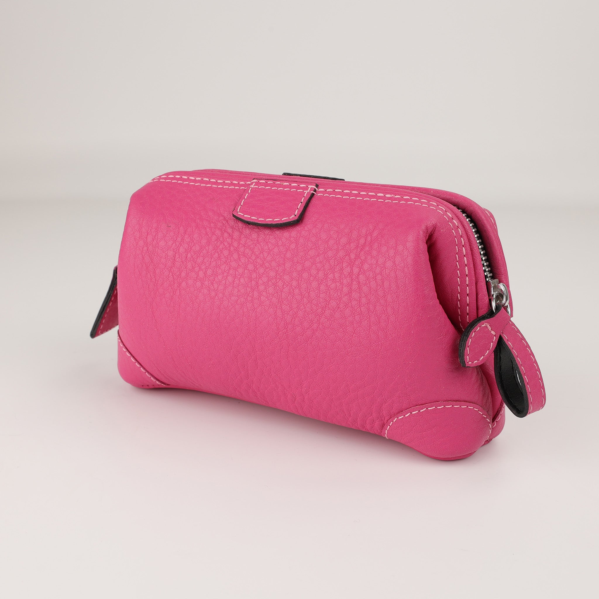 Pinke Kosmetiktasche aus naturbelassenem Leder von F. Hammann