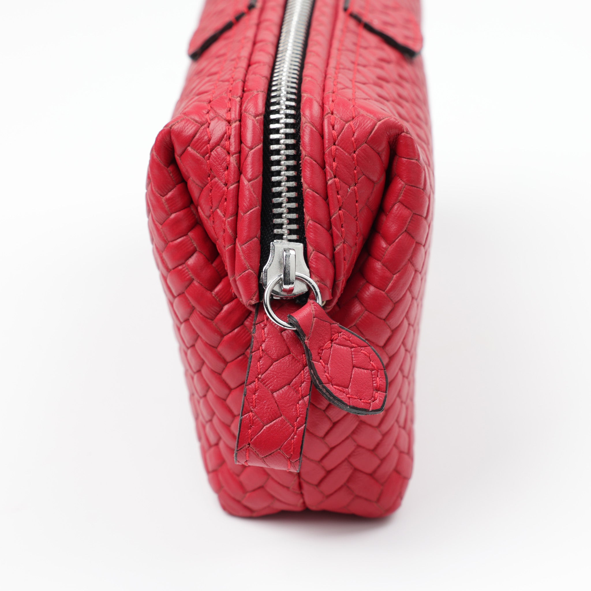 Elegante Make-up Tasche aus Leder mit rotem Flechtmuster und verdecktem Metallbügel