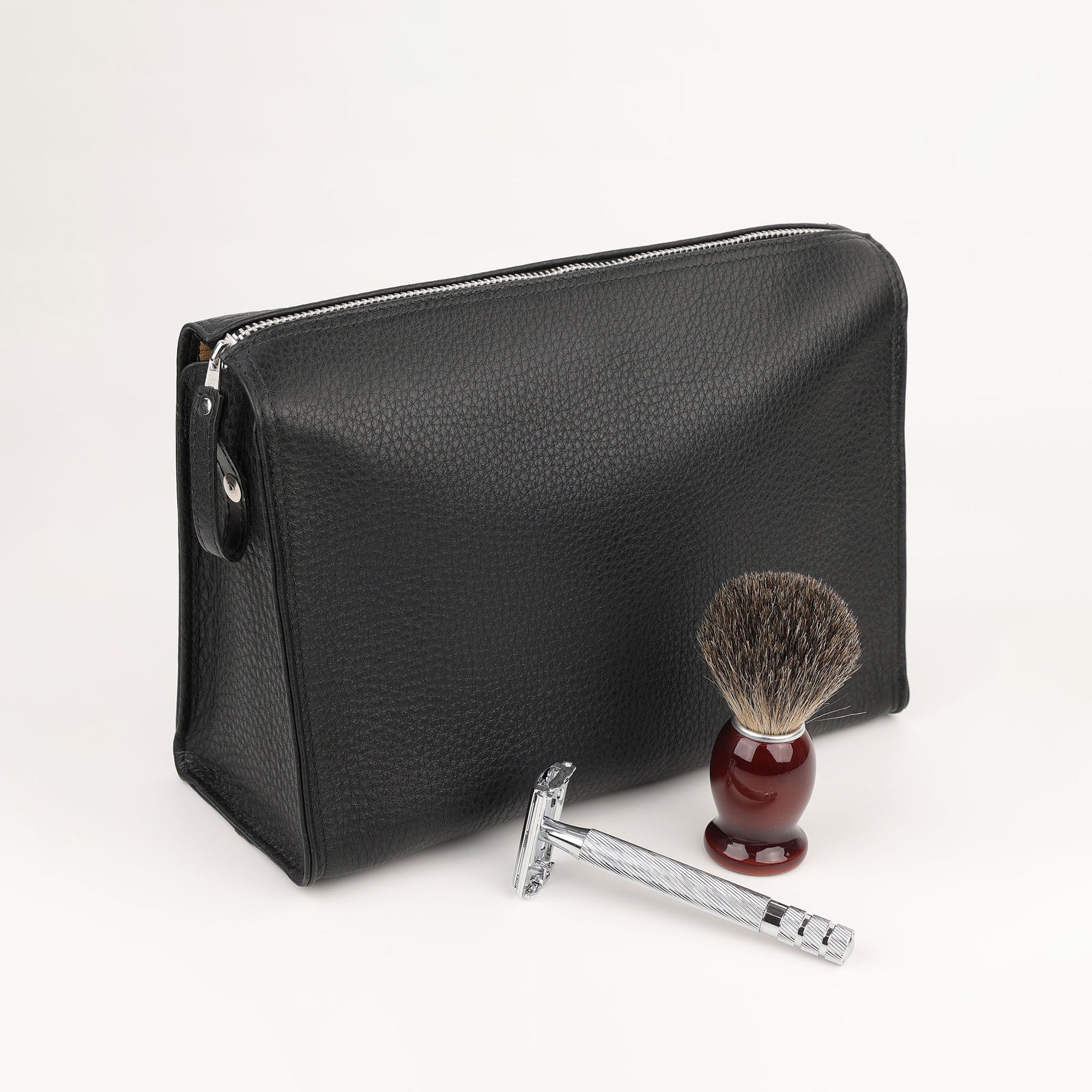 Zeitlose Leder Waschtasche in Schwarz, handgefertigt von F. Hammann seit 1864