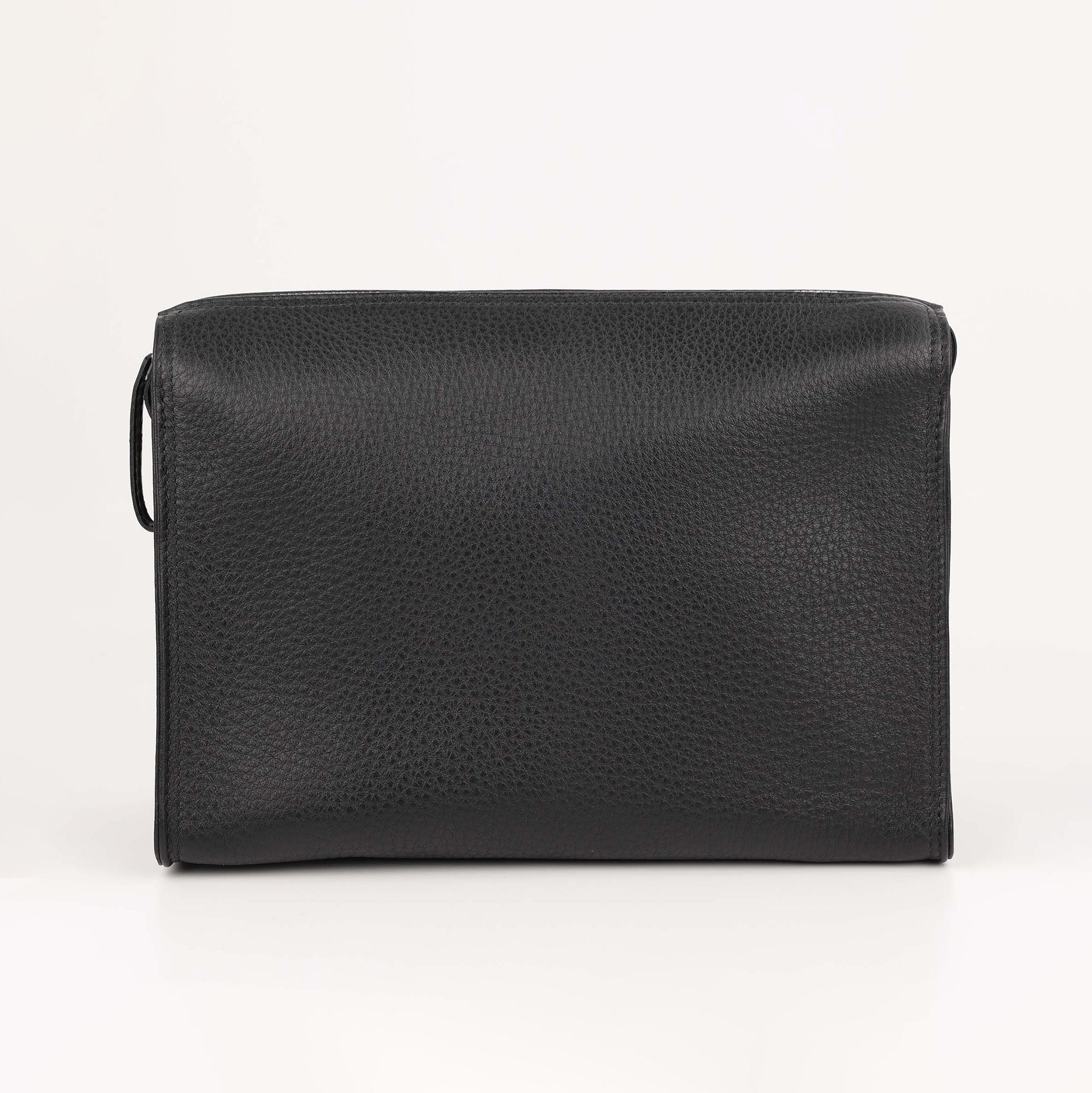 Schwarze Kulturtasche aus Chervo Leder von F. Hammann mit Triangle Form