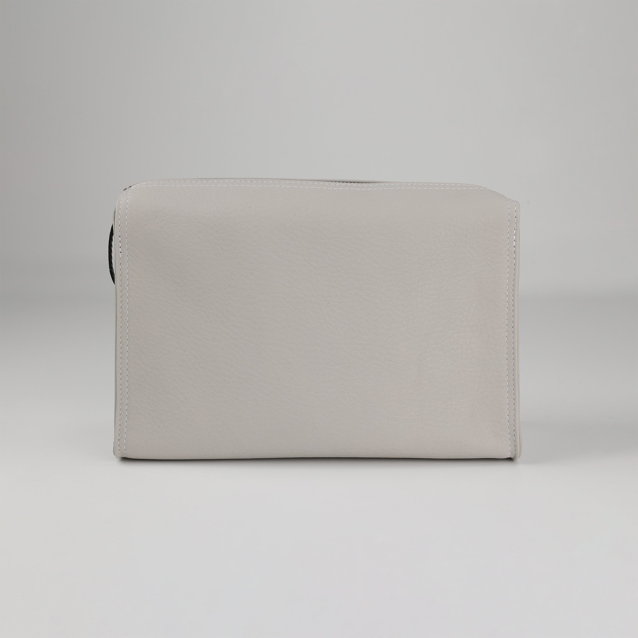 Große zementfarbene Kulturtasche aus naturbelassenem Kalbsleder von F. Hammann